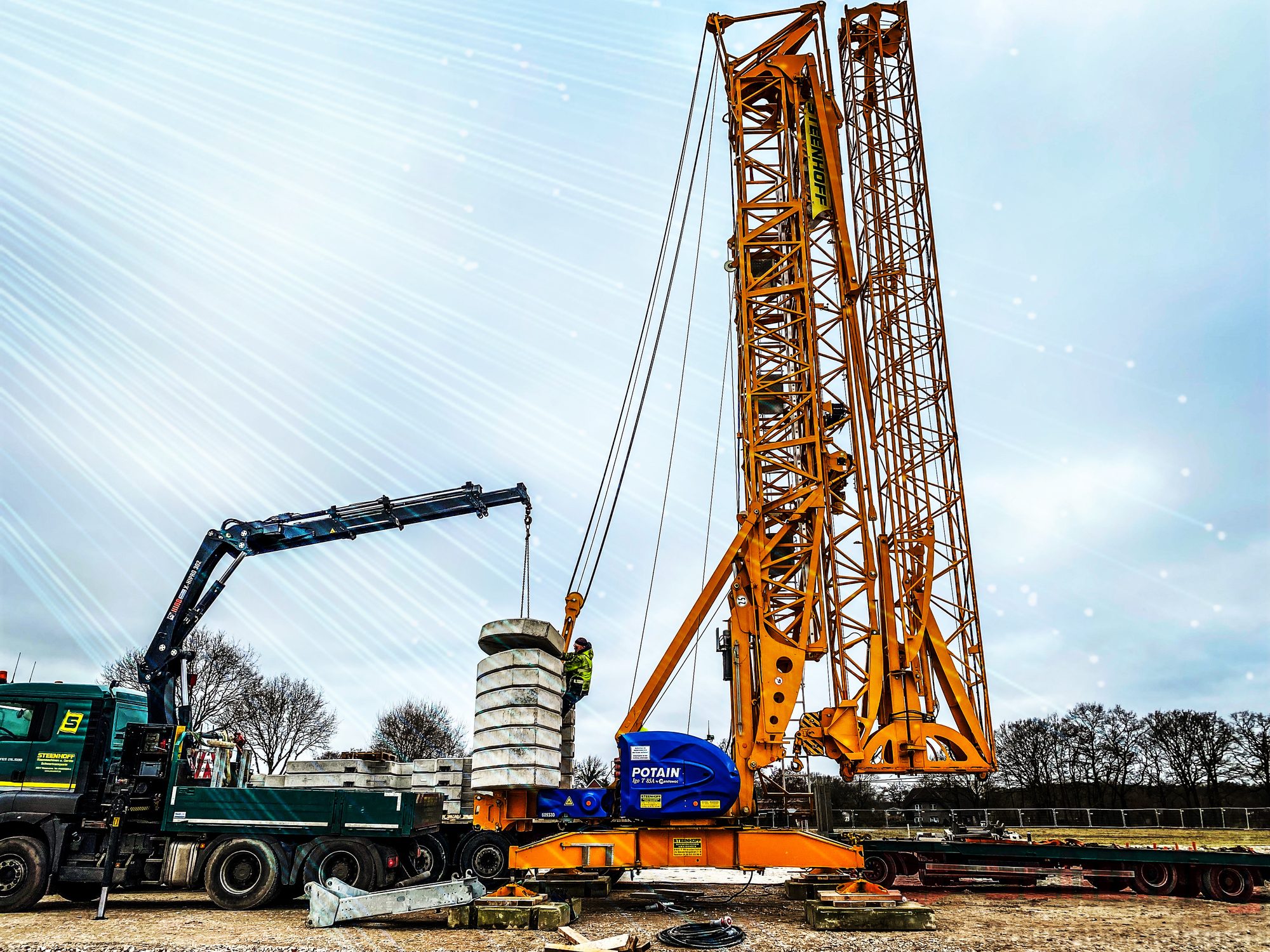 Kranmontage auf der Baustelle