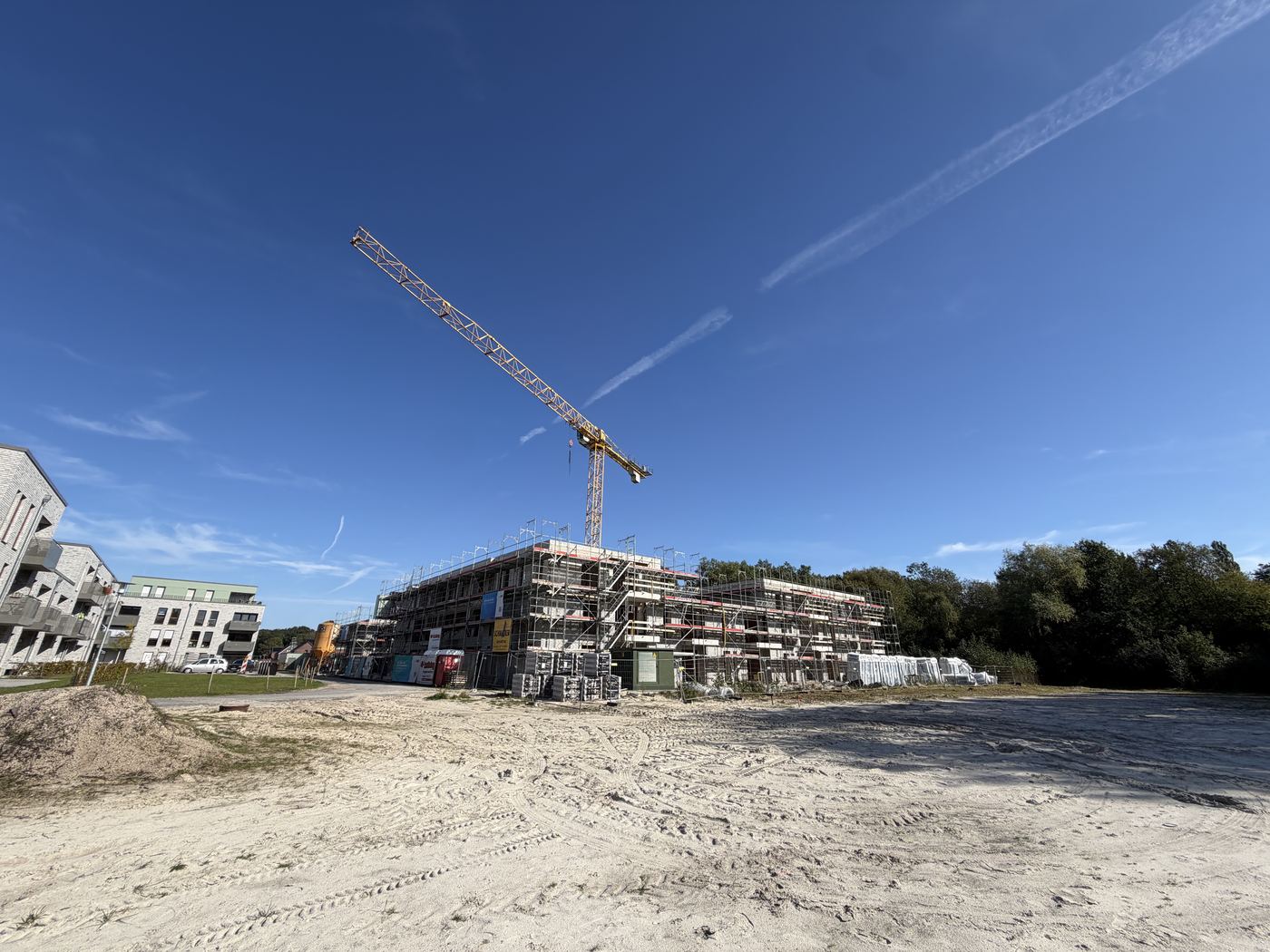 Zweites Gebäude im Gerüst